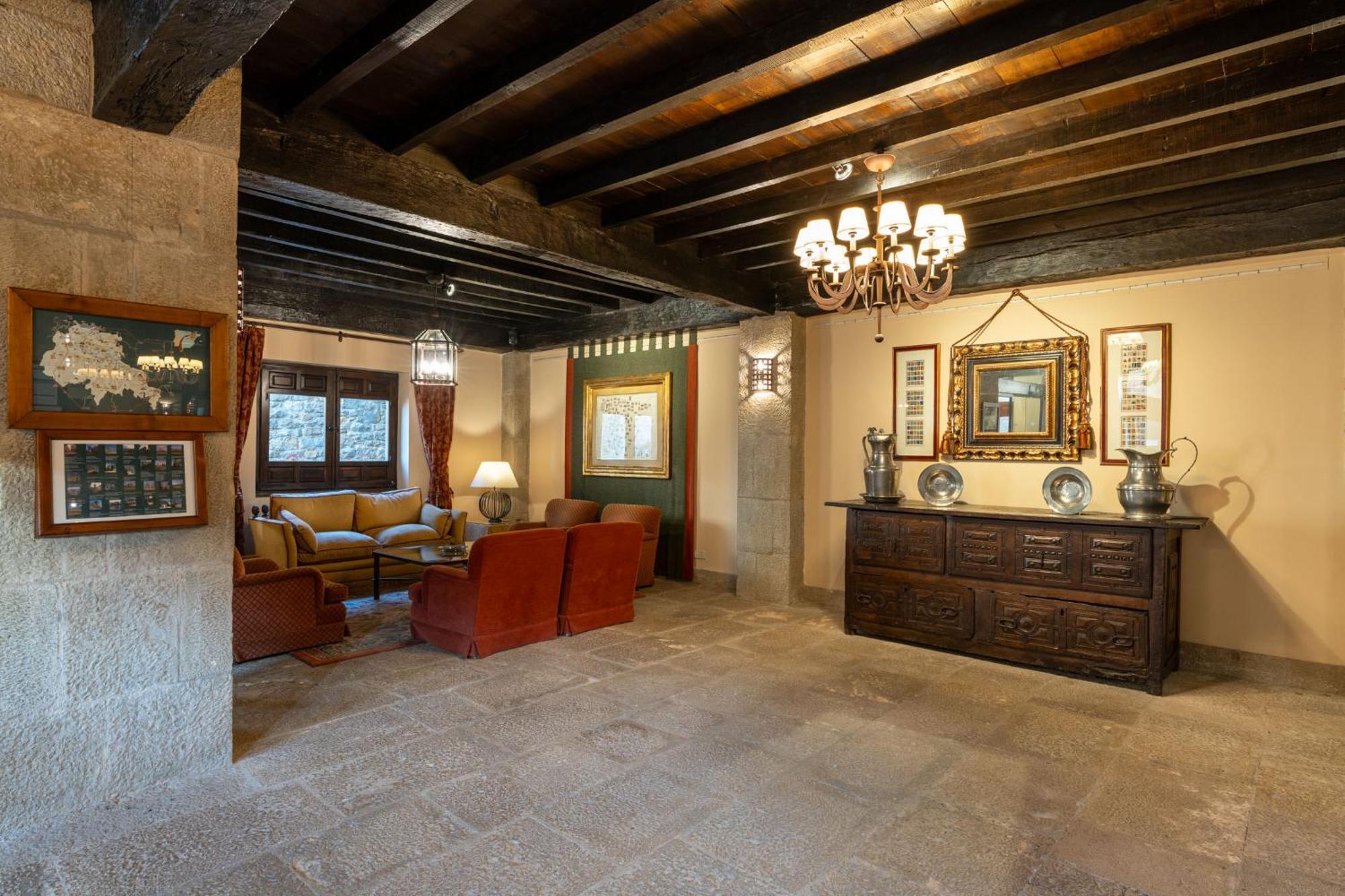 Parador De Сос-дель-Рей-Католико Экстерьер фото