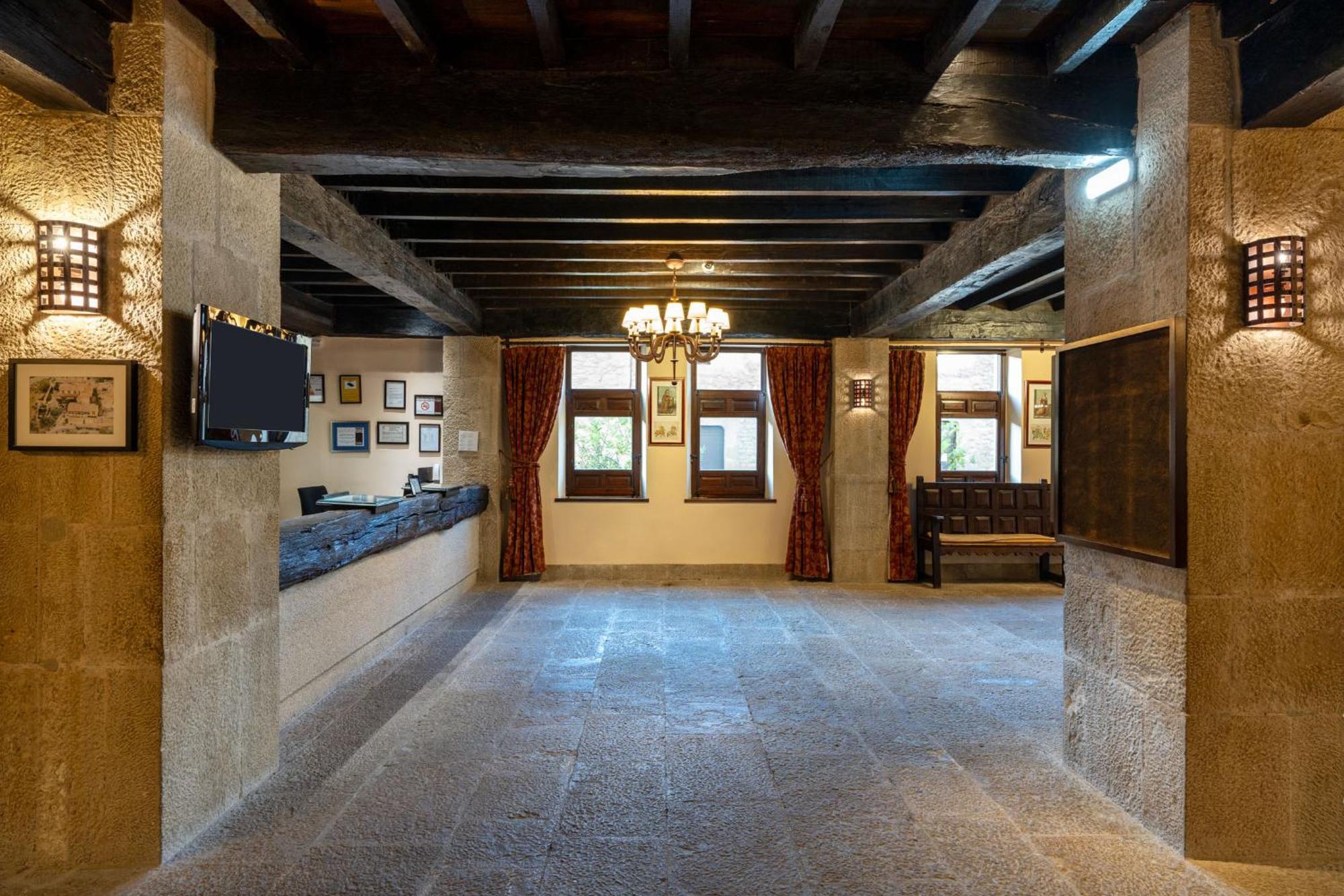 Parador De Сос-дель-Рей-Католико Экстерьер фото